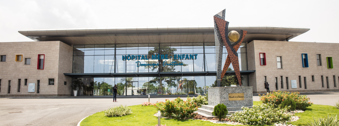 Reportage TF1 - un hôpital de Côte d'Ivoire se donne pour objectif de sauver mère et enfant